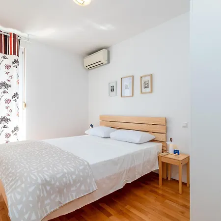 With Parking Space - 25406 Trogir