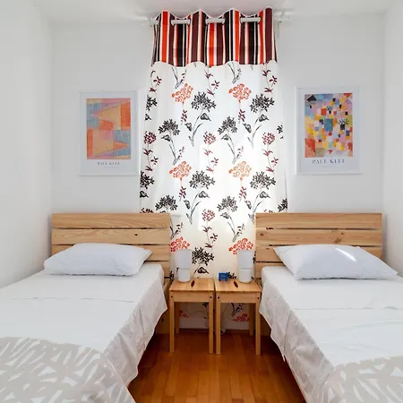 With Parking Space - 25406 Apartment *