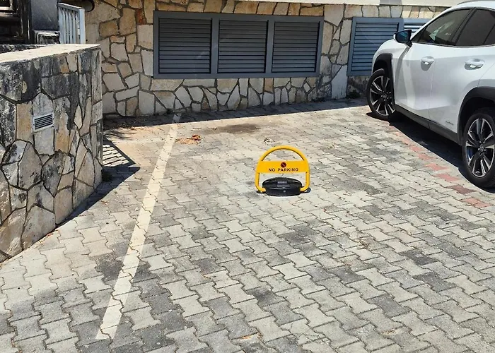 With Parking Space - 25406 Trogir