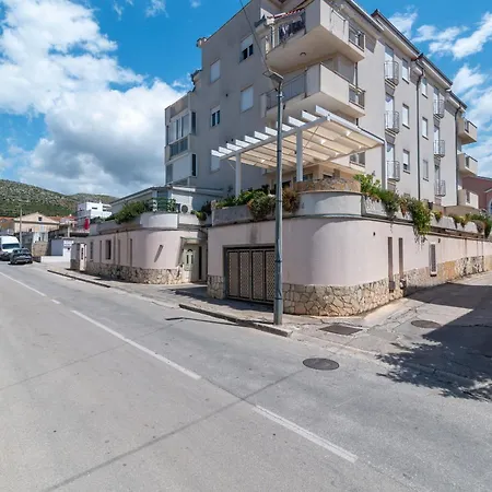 With Parking Space - 25406 Апартаменти
